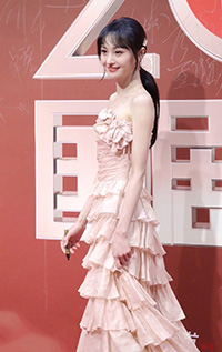 清秀气质女神郑爽蝴蝶背时尚写真(6)