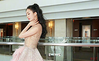 杨幂长裙优雅性感写真(9)