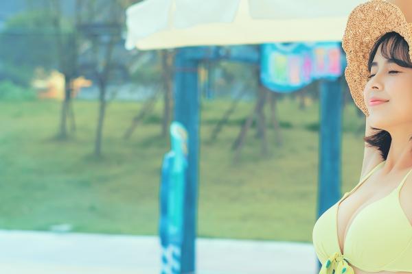 海边性感迷人少女写真(9)