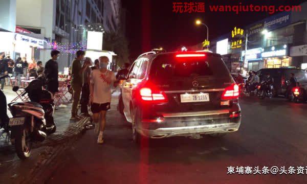 中国男子从夜店出来被抢了1万美元
