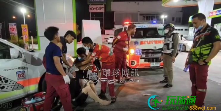 太疯了!有中国台湾男子持刀在泰国大城府加油站横冲直撞、恐吓他人,疑似吸毒! 太疯了!有中国台湾男子持刀在泰国大城府加油站横冲直撞、恐吓他人,疑似吸毒!