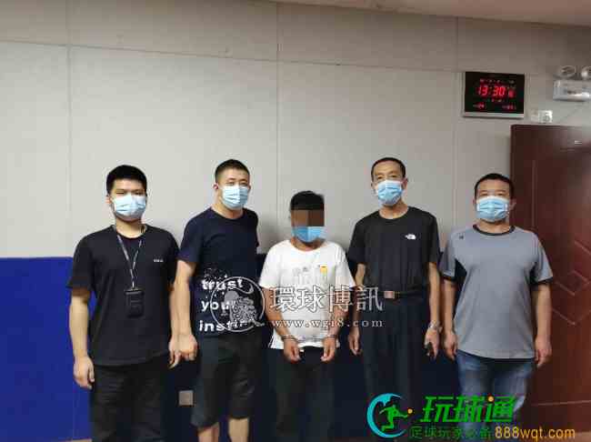 浙江一诈骗逃犯带女友逛泰山,在景区被抓了! 浙江一诈骗逃犯带女友逛泰山,在景区被抓了!