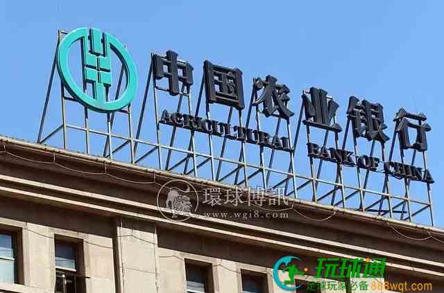 上海一男子先后走进4家银行尝试“提额” 疑似电信诈骗被警方带走