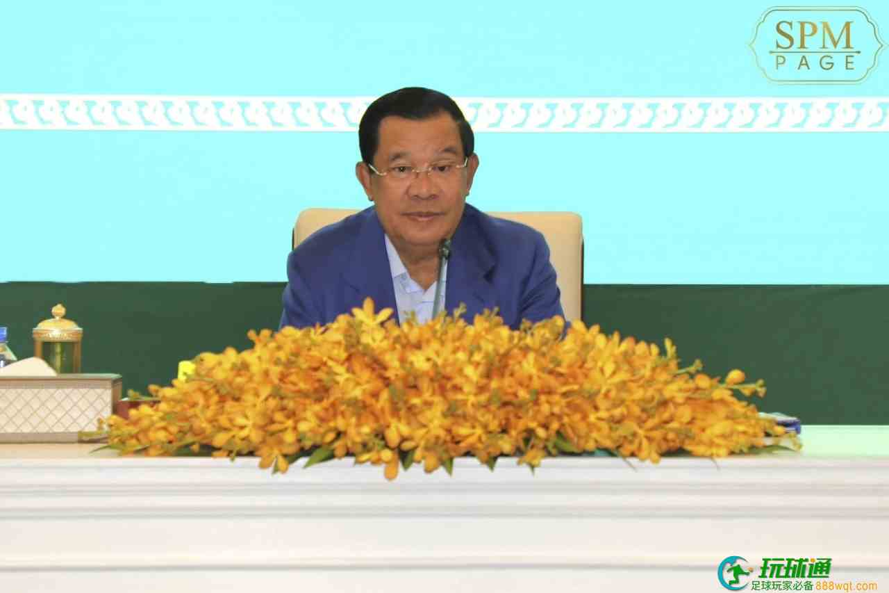 洪森：有些外国人笨得像头牛