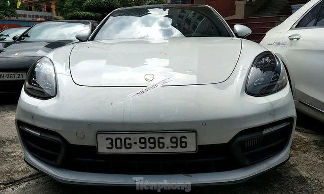 越南河内警方破获特大网络DB案,查封价值百亿的豪车