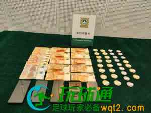 司警在6名換錢黨身上搜上合共38.1萬的港元現金和籌碼(ALLIN圖片)