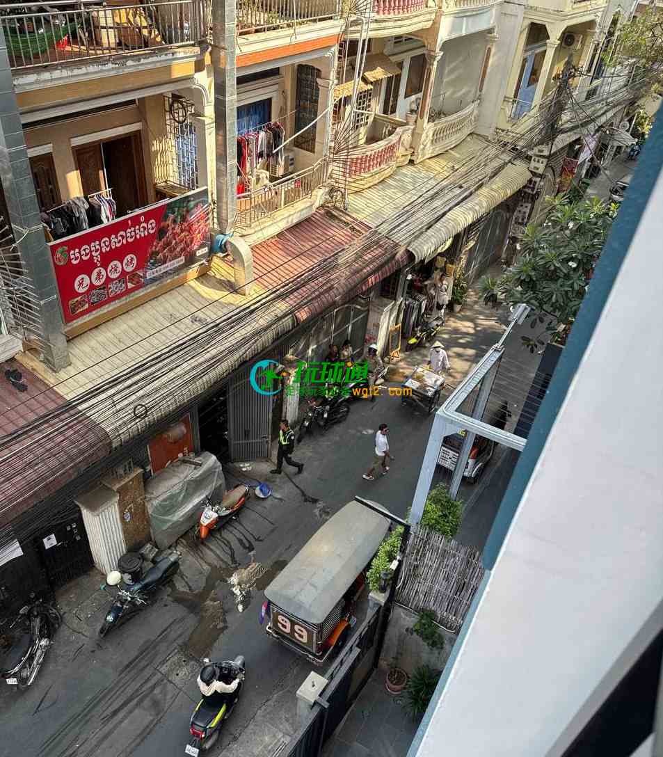 网友爆料：金边星汇城也来了很多警察在查护照劳工签。
